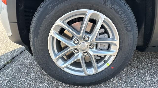 Photo of 2025 Silver Zynith Jeep Grand Cherokee L