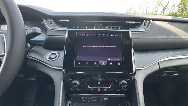 Photo of 2025 Silver Zynith Jeep Grand Cherokee L