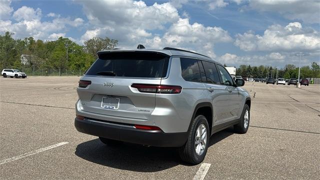 Photo of 2025 Silver Zynith Jeep Grand Cherokee L