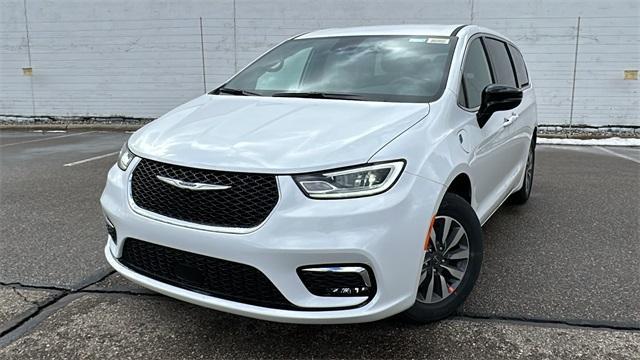 2025 Chrysler Pacifica Hybrid