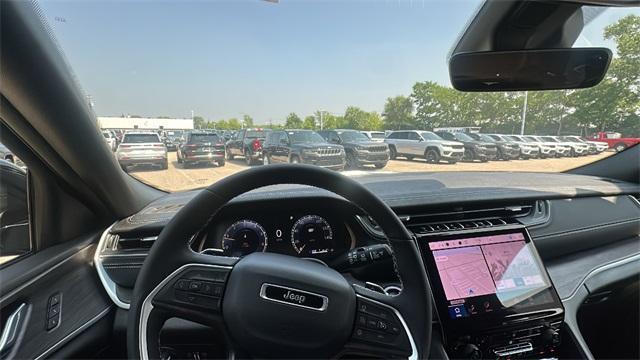 Photo of 2025 Metallic Jeep Grand Cherokee