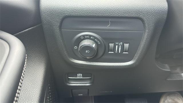 Photo of 2025 Metallic Jeep Grand Cherokee