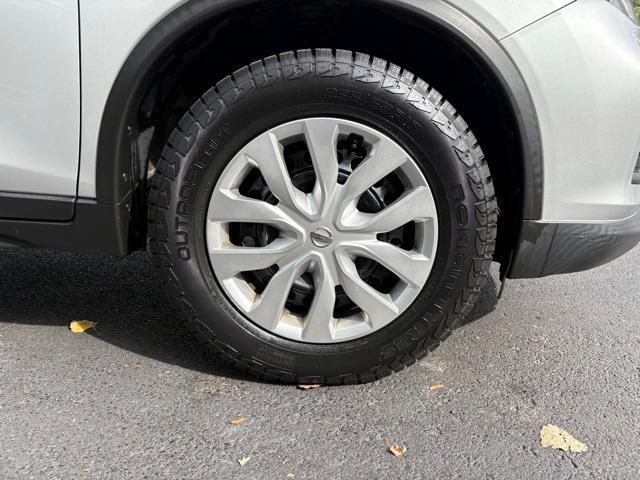 Photo of 2017 Brilliant Silver Nissan Rogue