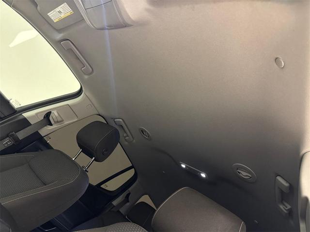 Photo of 2023 Summit White GMC Acadia