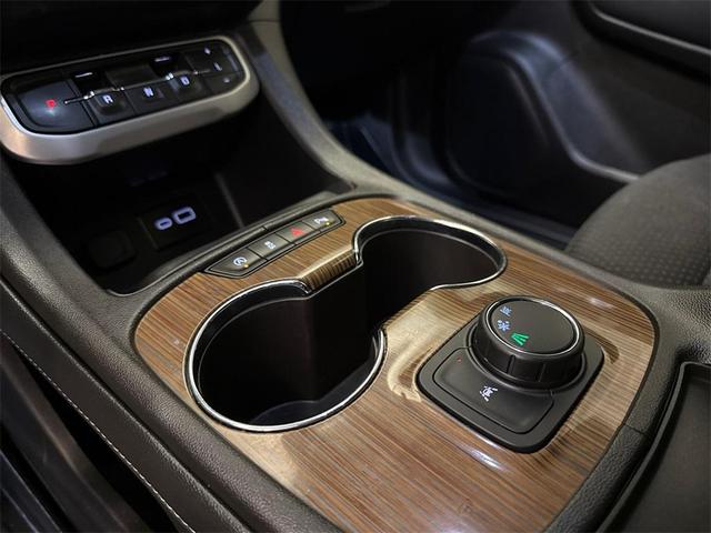 Photo of 2023 Summit White GMC Acadia