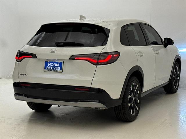 Photo of 2026 Platinum White Pearl Honda HR-V