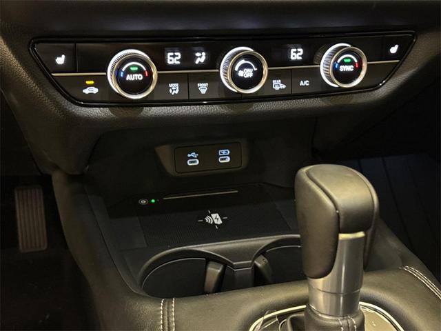 Photo of 2026 Platinum White Pearl Honda HR-V