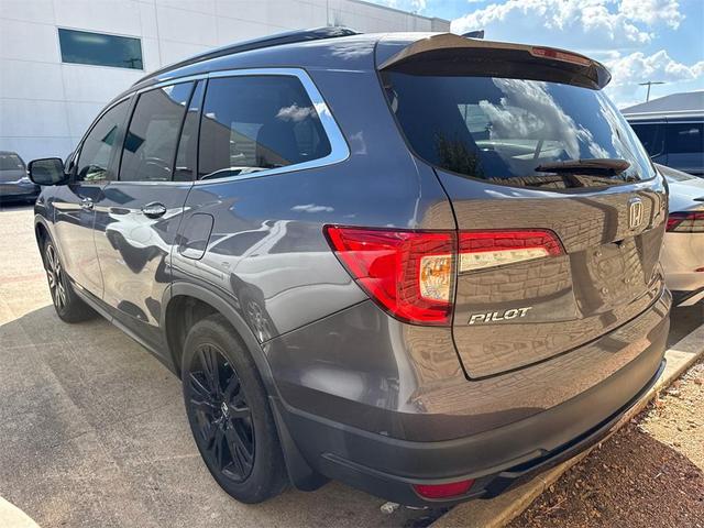 Photo of 2021 Gray Honda Pilot