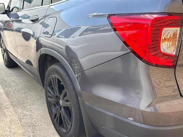 Photo of 2021 Gray Honda Pilot