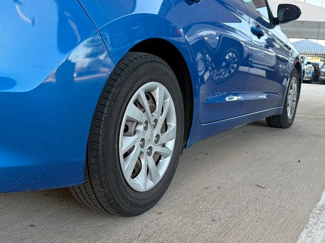 Photo of 2017 Electric Blue Metallic Hyundai ELANTRA