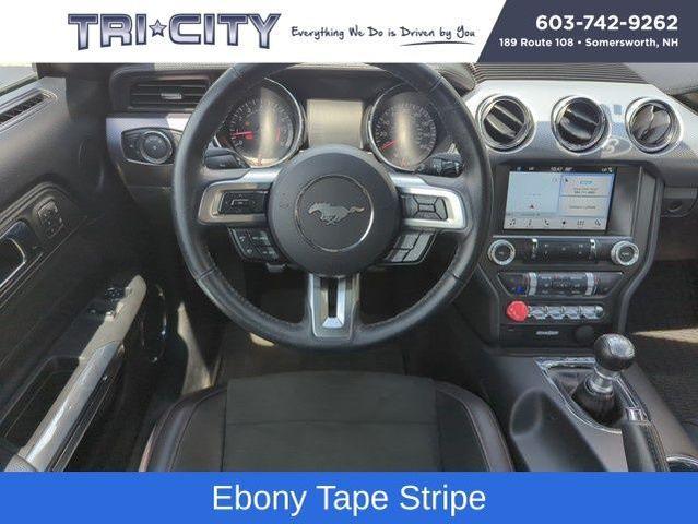 Photo of 2017 Oxford White Ford Mustang