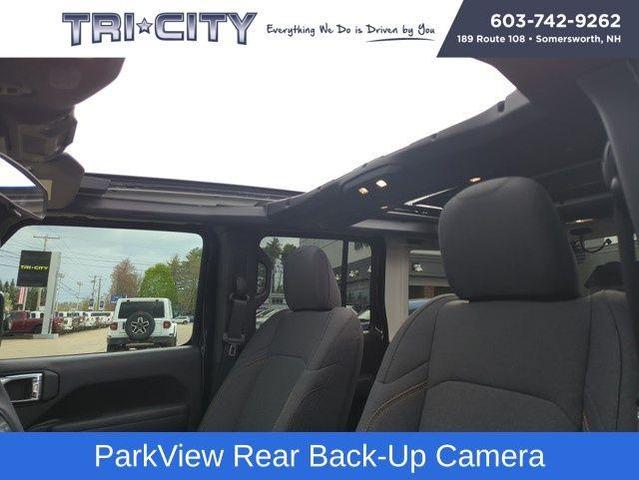 Photo of 2025 Black Clearcoat Jeep Wrangler
