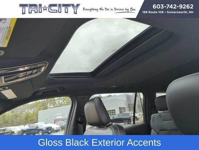 Photo of 2025 Bright White Clearcoat Jeep Grand Cherokee L
