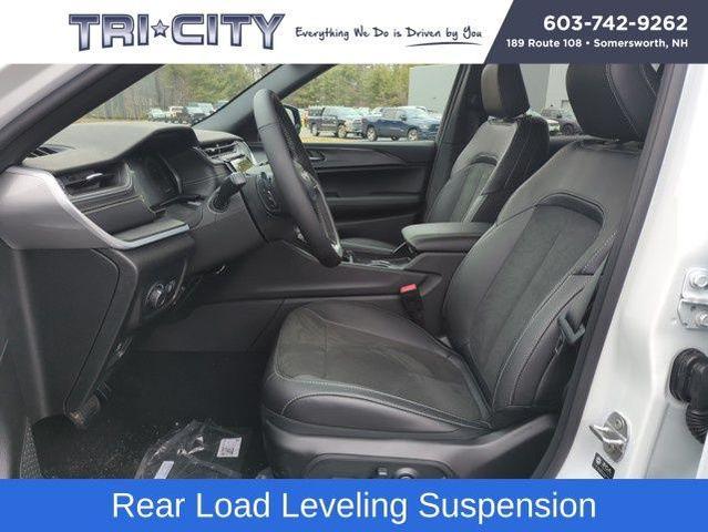Photo of 2025 Bright White Clearcoat Jeep Grand Cherokee L