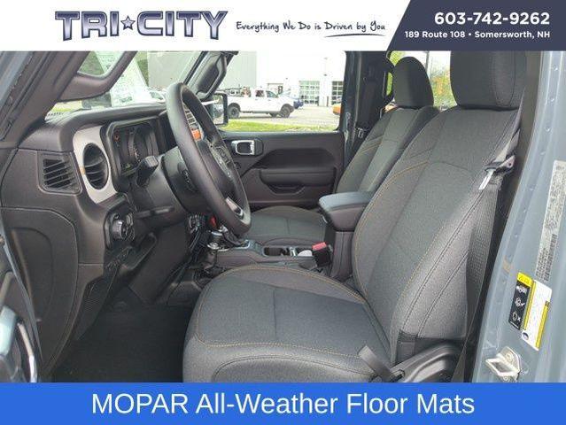 Photo of 2025 Anvil Clearcoat Jeep Wrangler
