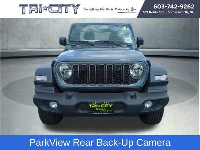 Photo of 2025 Anvil Clearcoat Jeep Wrangler