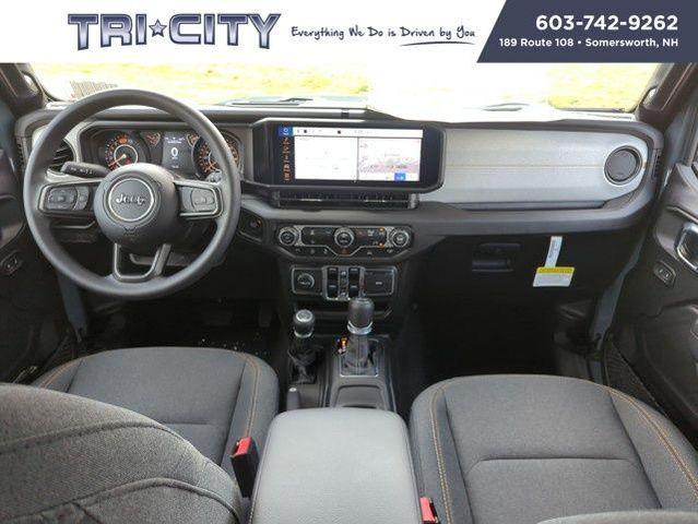 Photo of 2025 Anvil Clearcoat Jeep Wrangler