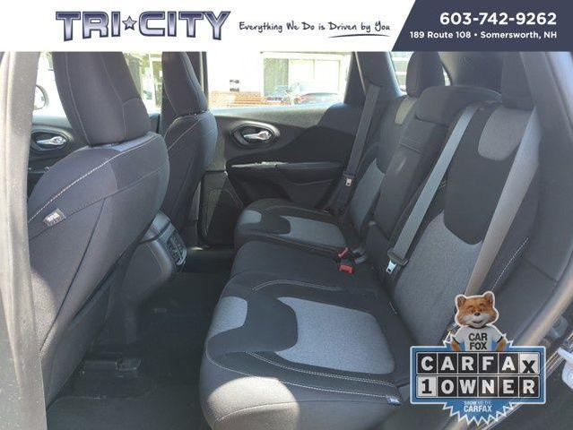 Photo of 2014 Brilliant Black Crystal Pearlcoat Jeep Cherokee