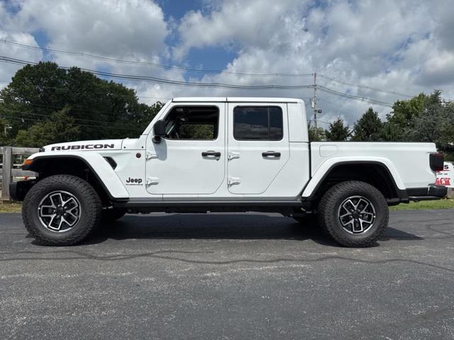 Photo of 2025 Bright White Clearcoat Jeep Gladiator