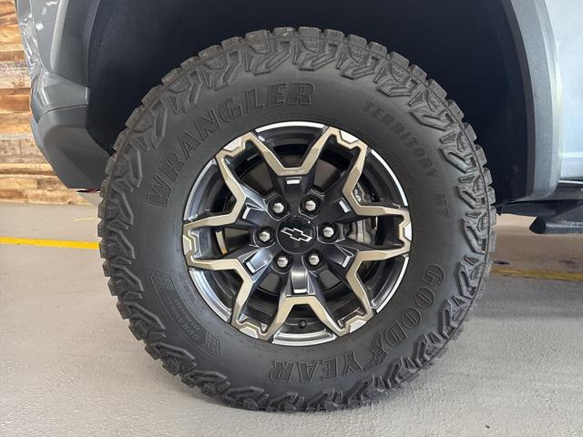 Photo of 2024 Sterling Gray Metallic Chevrolet Colorado