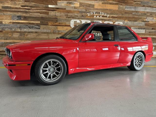 Photo of 1990 Red BMW M3