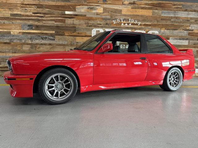 Photo of 1990 Red BMW M3