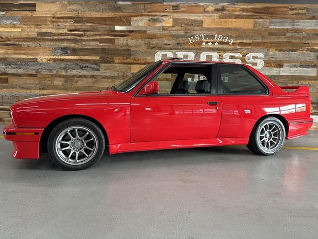 Photo of 1990 Red BMW M3
