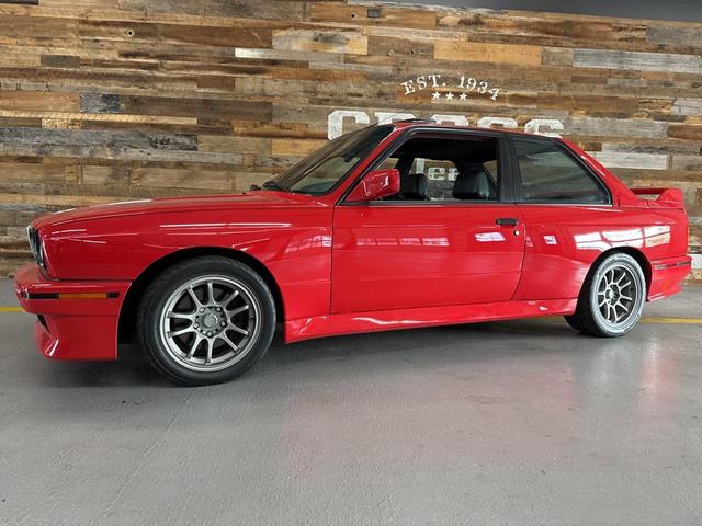Photo of 1990 Red BMW M3