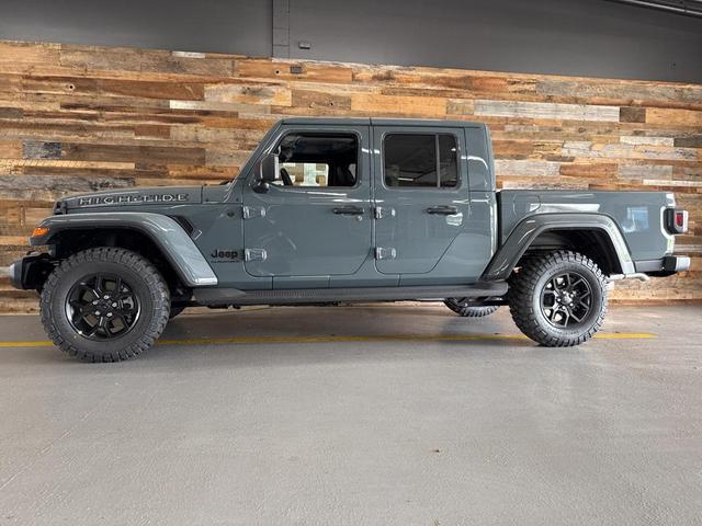 Photo of 2025 Anvil Clearcoat Jeep Gladiator