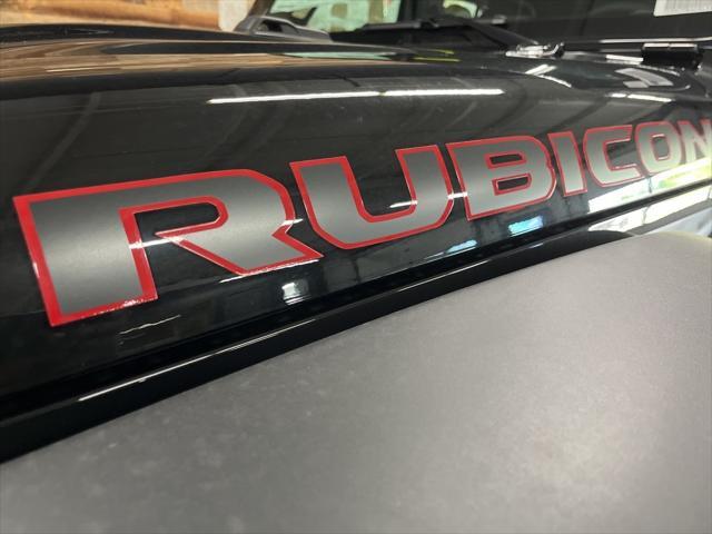 Photo of 2025 Black Clearcoat Jeep Gladiator