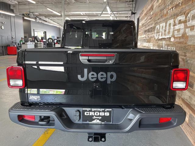 Photo of 2025 Black Clearcoat Jeep Gladiator