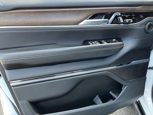 Photo of 2022 Bright White Clearcoat Jeep Grand Wagoneer