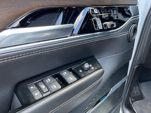 Photo of 2022 Bright White Clearcoat Jeep Grand Wagoneer