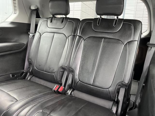 Photo of 2023 Diamond Black Crystal Pearlcoat Jeep Grand Cherokee L