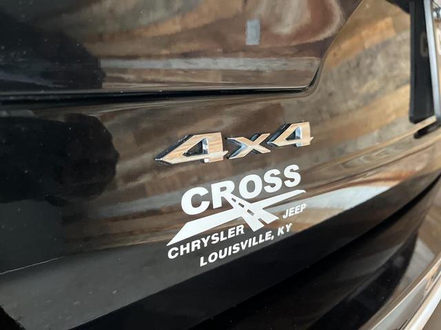 Photo of 2023 Diamond Black Crystal Pearlcoat Jeep Grand Cherokee L