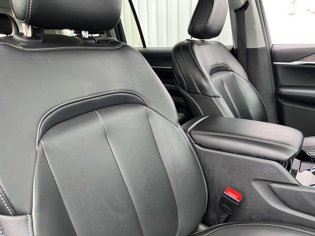 Photo of 2023 Diamond Black Crystal Pearlcoat Jeep Grand Cherokee L