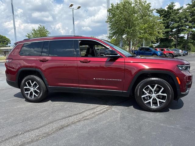 Photo of 2023 Velvet Red Pearlcoat Jeep Grand Cherokee L