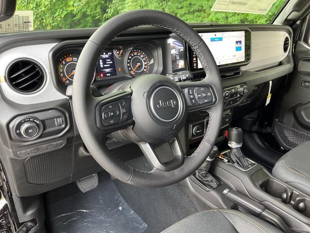 Photo of 2025 Black Clearcoat Jeep Wrangler