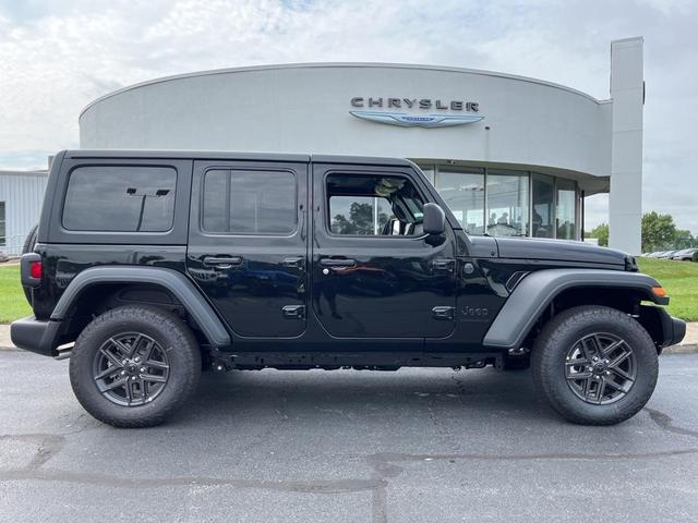 Photo of 2025 Black Clearcoat Jeep Wrangler