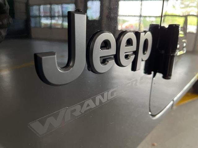 Photo of 2025 Black Clearcoat Jeep Wrangler