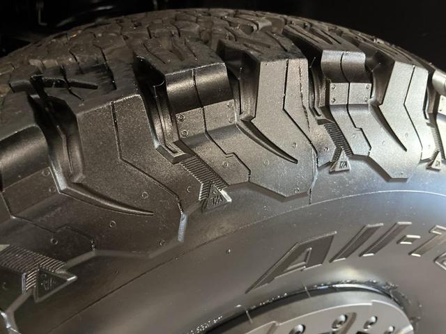 Photo of 2024 Azure Gray Metallic Tri-Coat Ford Bronco