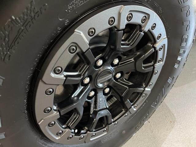 Photo of 2024 Azure Gray Metallic Tri-Coat Ford Bronco