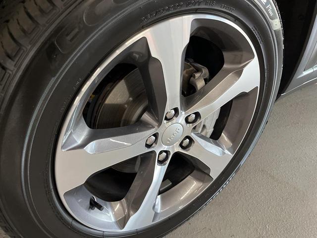 Photo of 2023 Rocky Mountain Pearlcoat Jeep Grand Cherokee