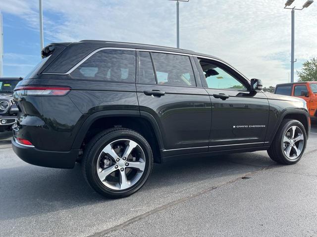 Photo of 2023 Rocky Mountain Pearlcoat Jeep Grand Cherokee