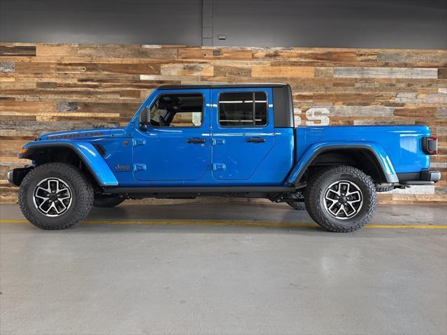 Photo of 2025 Hydro Blue Pearlcoat Jeep Gladiator