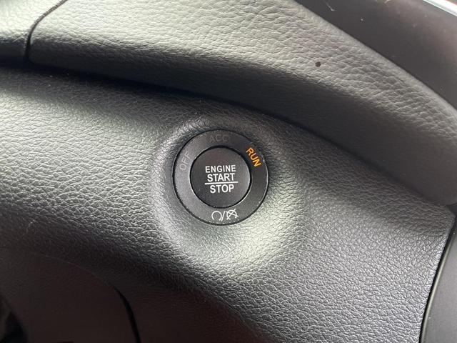 Photo of 2021 Bright White Clearcoat Jeep Cherokee