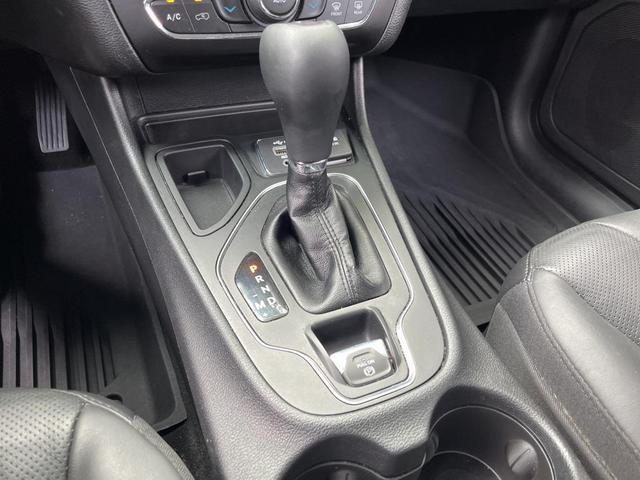 Photo of 2021 Bright White Clearcoat Jeep Cherokee