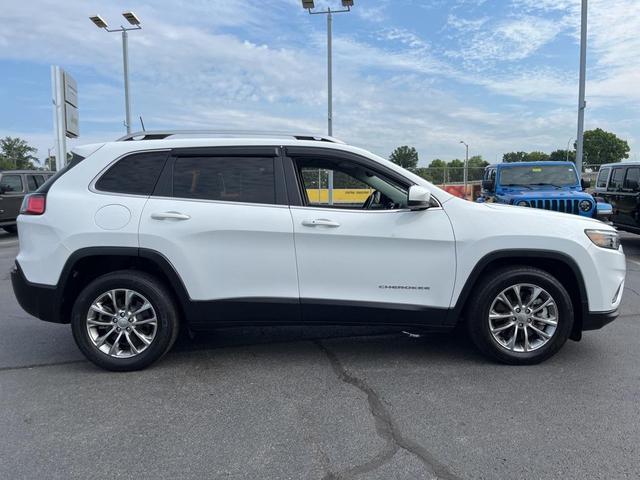 Photo of 2021 Bright White Clearcoat Jeep Cherokee