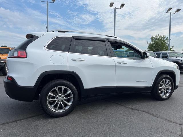 Photo of 2021 Bright White Clearcoat Jeep Cherokee
