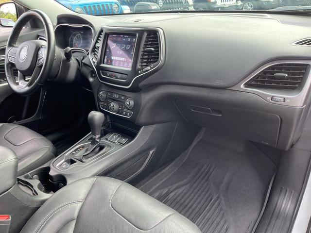 Photo of 2021 Bright White Clearcoat Jeep Cherokee